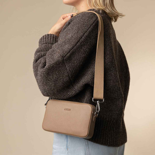 Elk Leather Crossbody Bag Sand | Aarni – Durable, Stylish & Sustainable