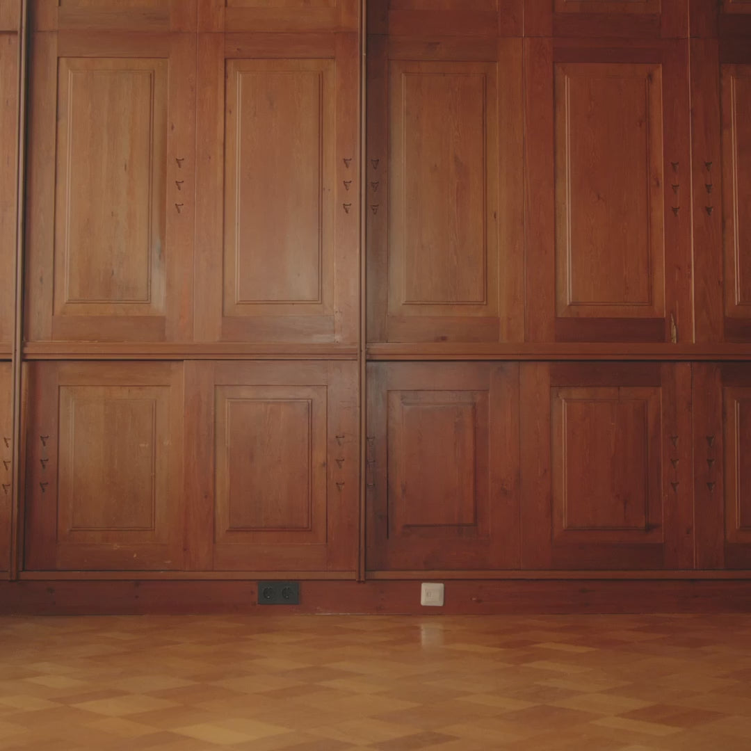 Elk Leather Crossbody Bag Sand | Aarni – Durable, Stylish & Sustainable